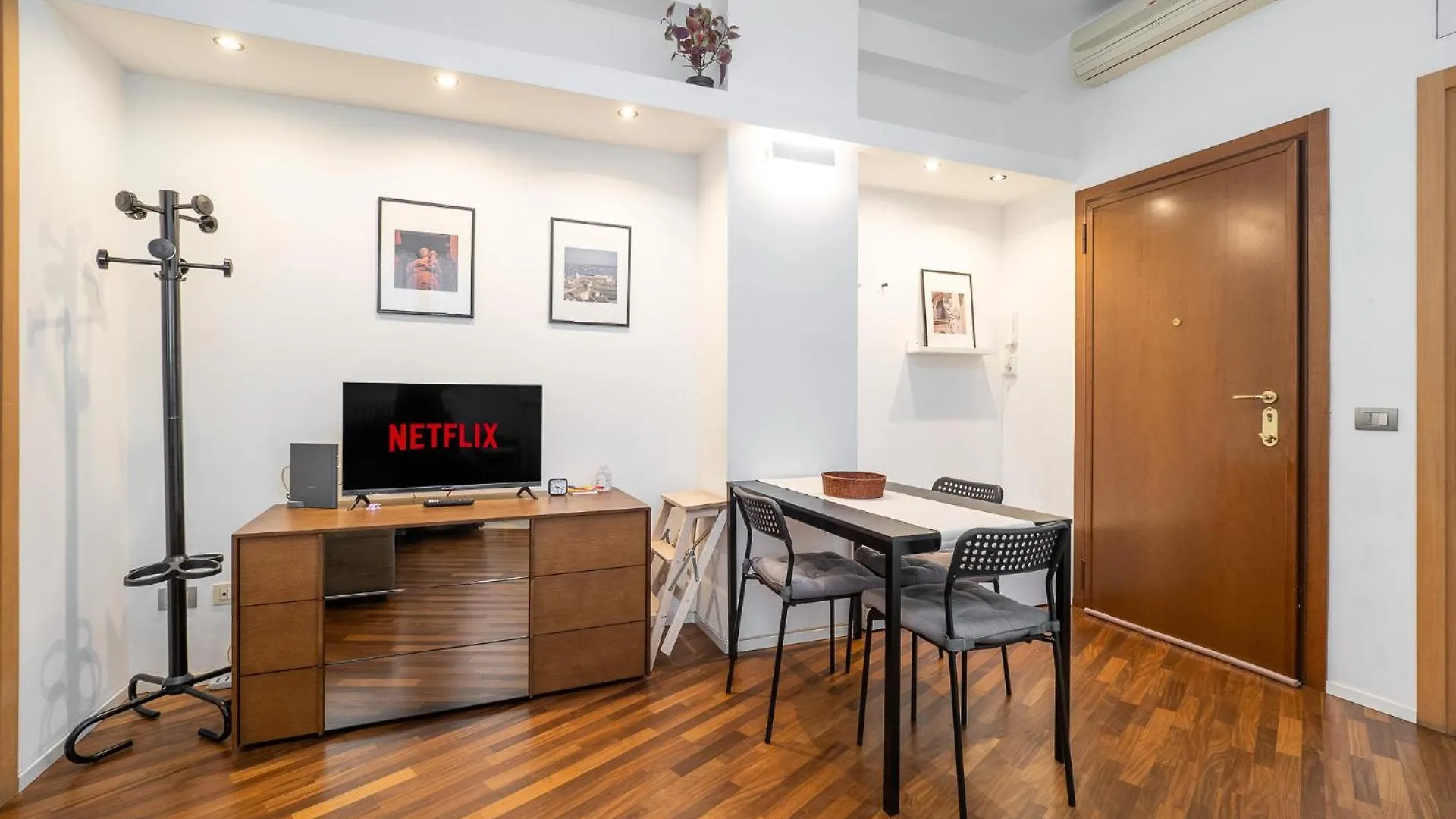 Cozy Apartment Near Milano Centrale - 4 Guests 0*, מילאנו איטליה